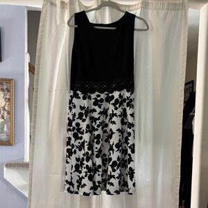 Chic Black and White Floral Midi Dress
